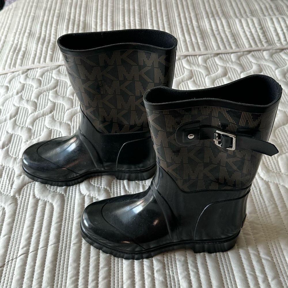 Pre owned- Michael Kors Black Logo Short Rain Boots with Buckle